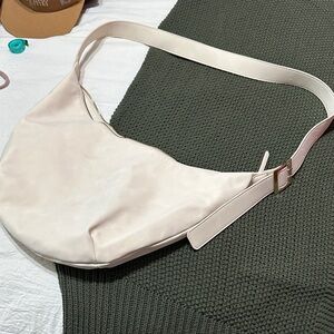 NWOT Universal Thread crescent bag